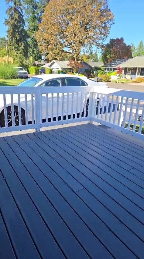 Tevah entry deck and white railing