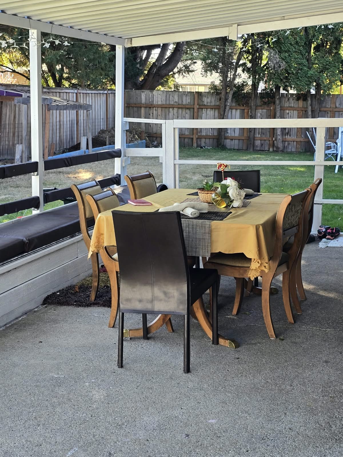 Covered Tevah patio with an outdoor table and chairs